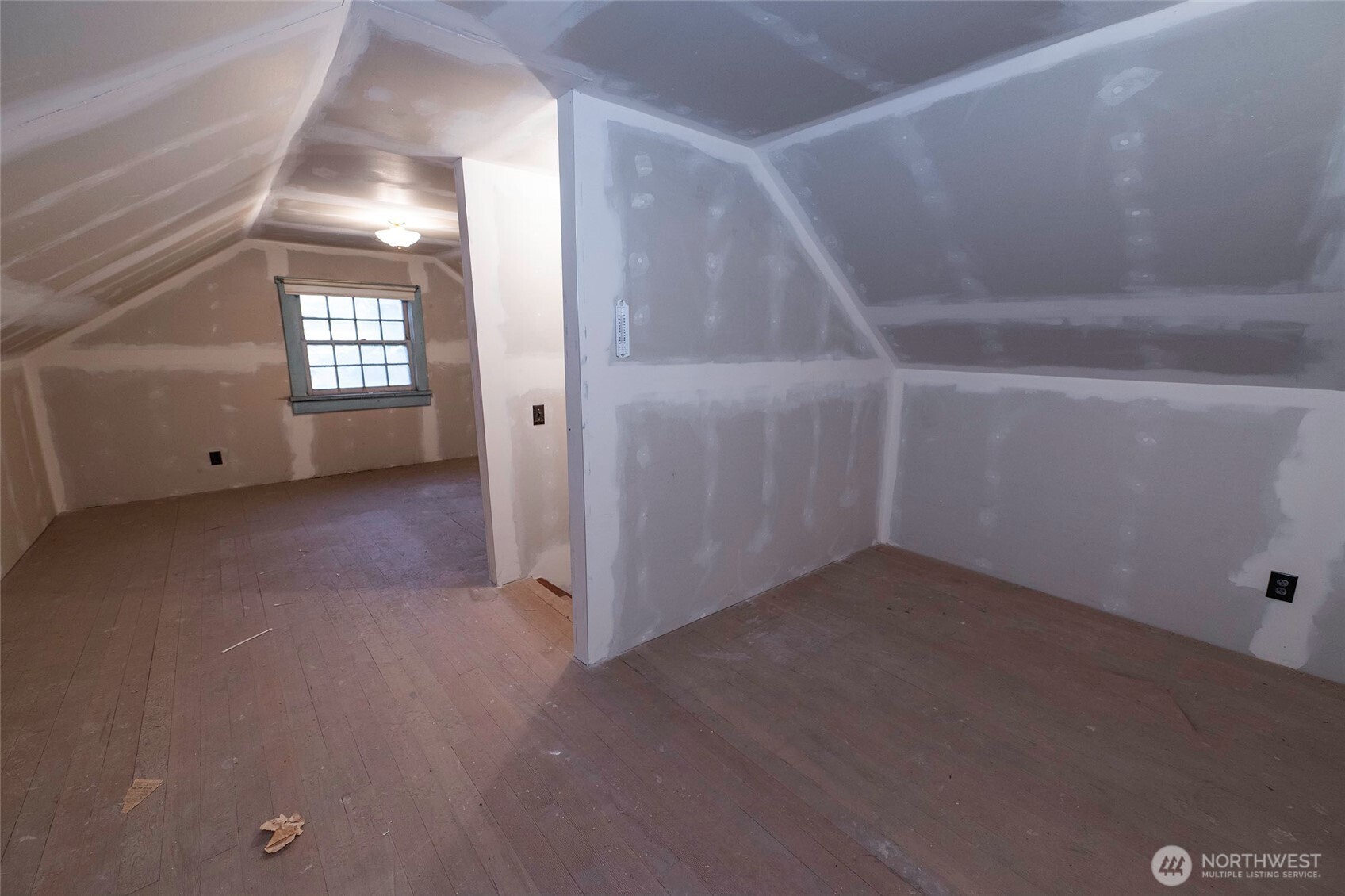 40 Northwest B Street College Place, WA 99324 - Photo 20 of 29 an empty room with windows