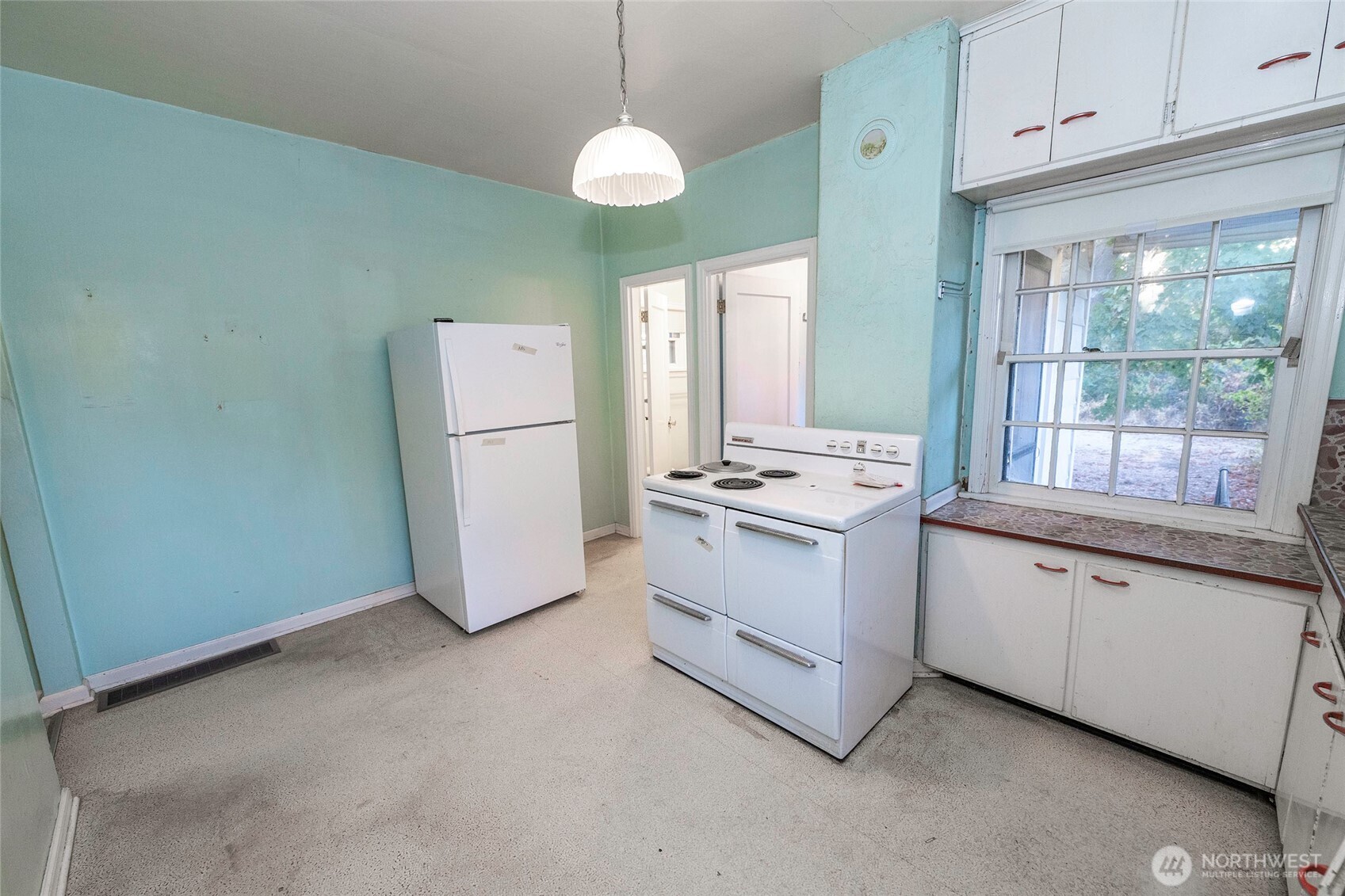 40 Northwest B Street College Place, WA 99324 - Photo 8 of 29 a kitchen with granite countertop white cabinets and white appliances