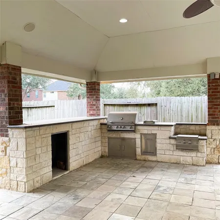 $2,400 | 2606 Sun Flare Lane, Pearland, TX 77584