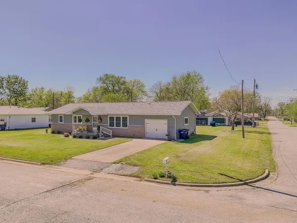 $162,000 | 2009 Washington Avenue, Baxter Springs, KS 66713