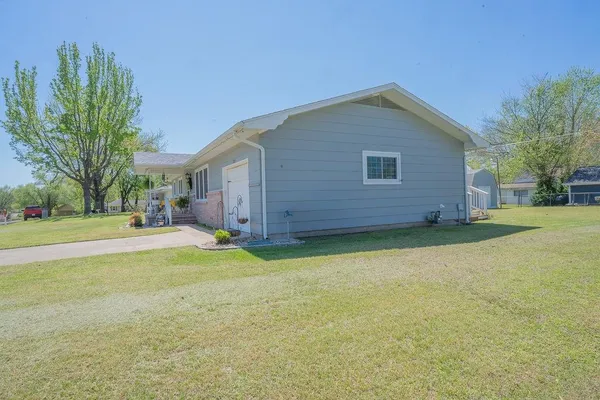 $162,000 | 2009 Washington Avenue, Baxter Springs, KS 66713