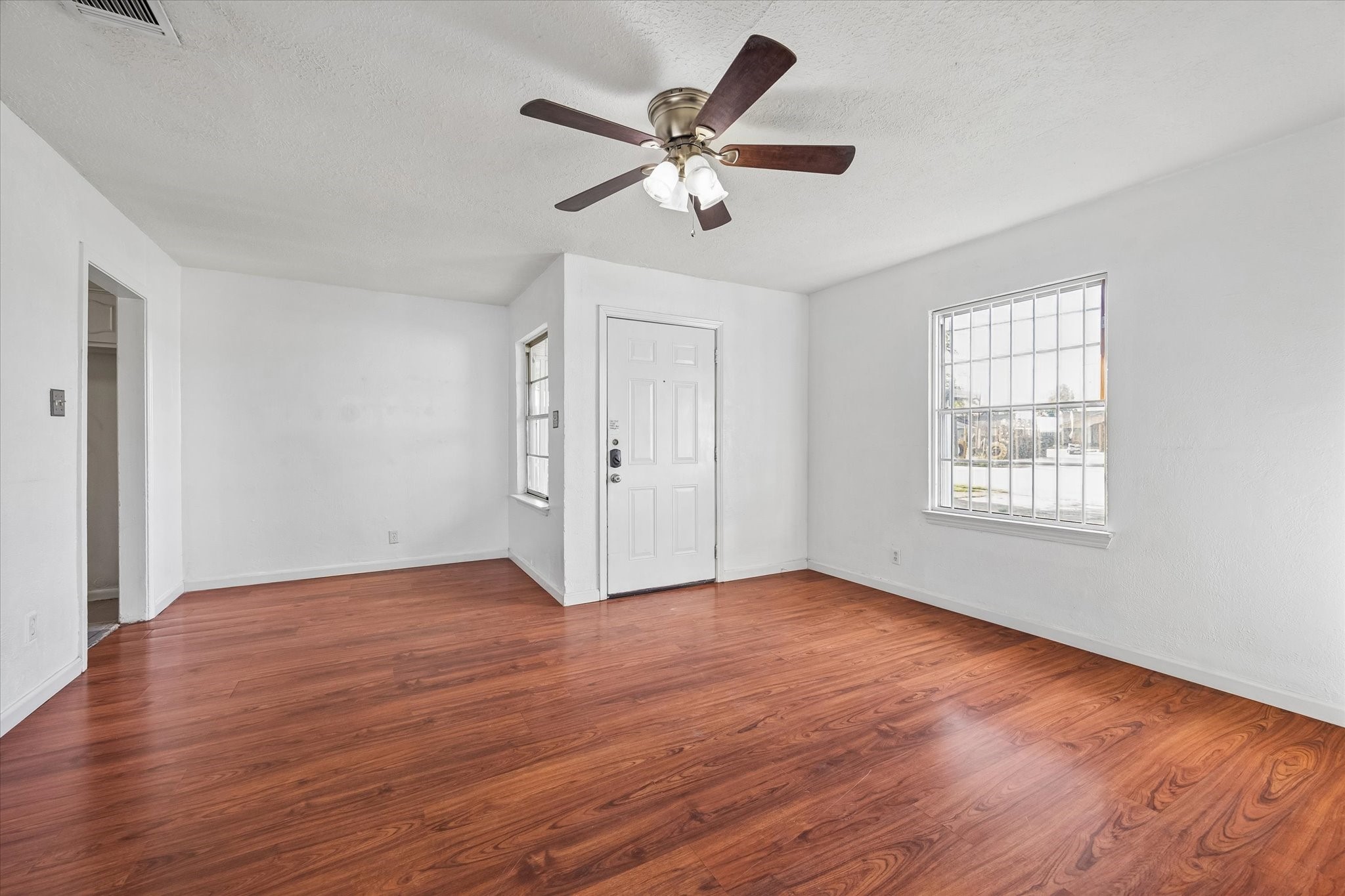 7119 Long Point Road Houston, TX 77055 - Photo 3 of 21