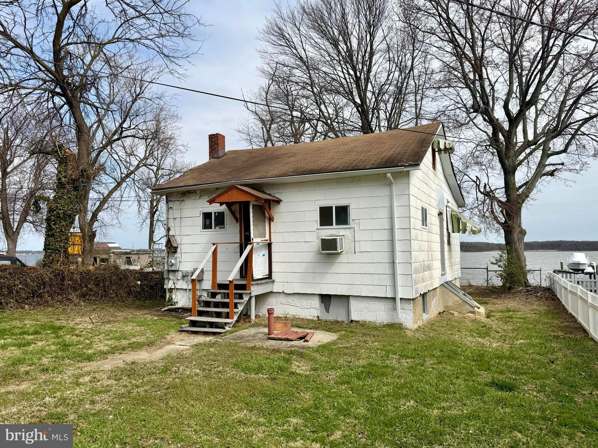 4327 Shore Road Baltimore, MD 21219 - Photo 2 of 6