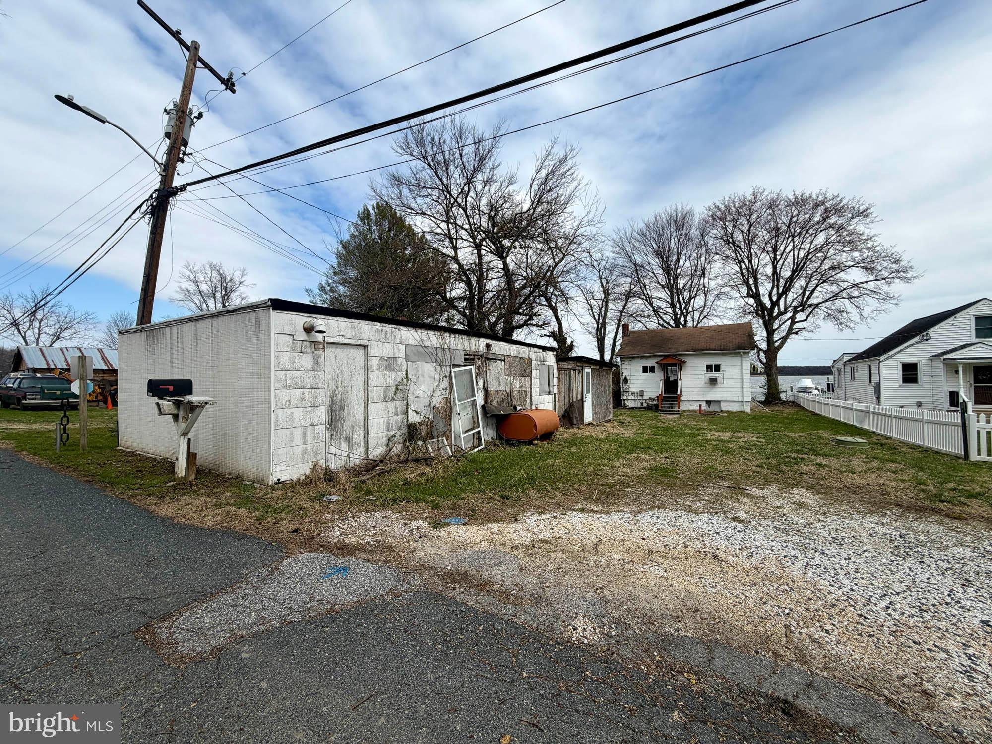 4327 Shore Road Baltimore, MD 21219 - Photo 3 of 6