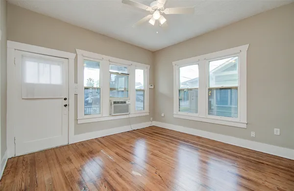 $299,000 | 901 Boundary Street, Houston, TX 77009