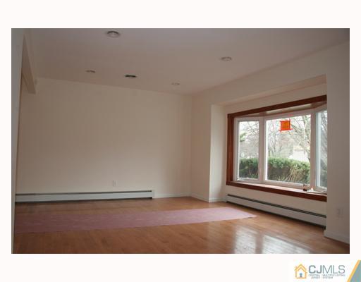 30 Landsdowne Road East Brunswick, NJ 08816 - Photo 2 of 9 Gallery Image 2