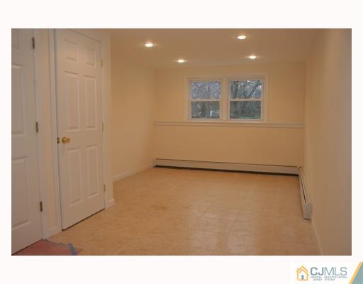 30 Landsdowne Road East Brunswick, NJ 08816 - Photo 5 of 9 Gallery Image 5