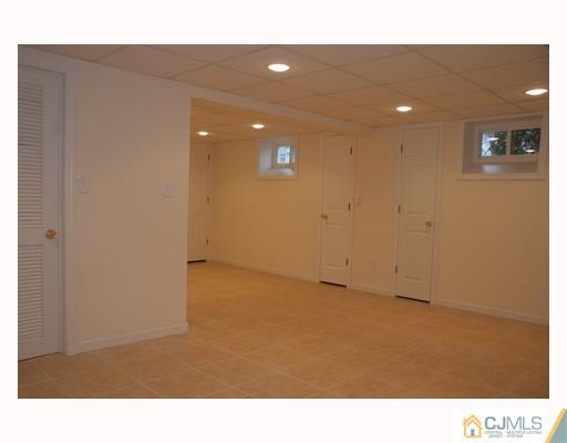 30 Landsdowne Road East Brunswick, NJ 08816 - Photo 6 of 9 Gallery Image 6