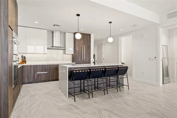 $950,000 | 777 3rd Avenue North, Unit 806, St. Petersburg, FL 33701