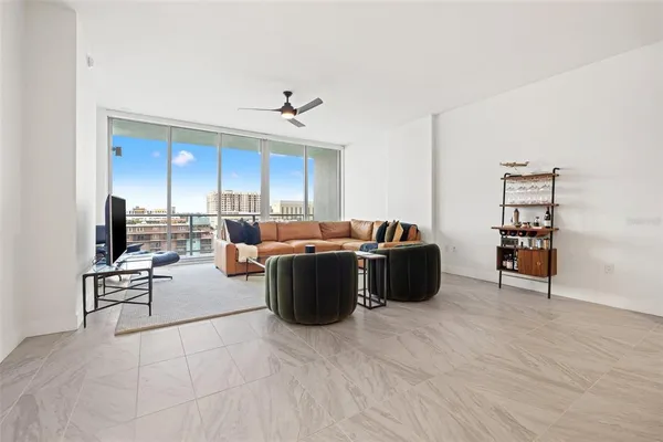 $950,000 | 777 3rd Avenue North, Unit 806, St. Petersburg, FL 33701