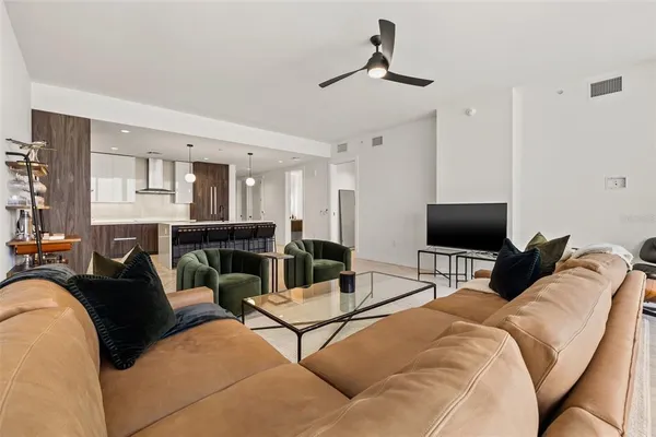 $950,000 | 777 3rd Avenue North, Unit 806, St. Petersburg, FL 33701