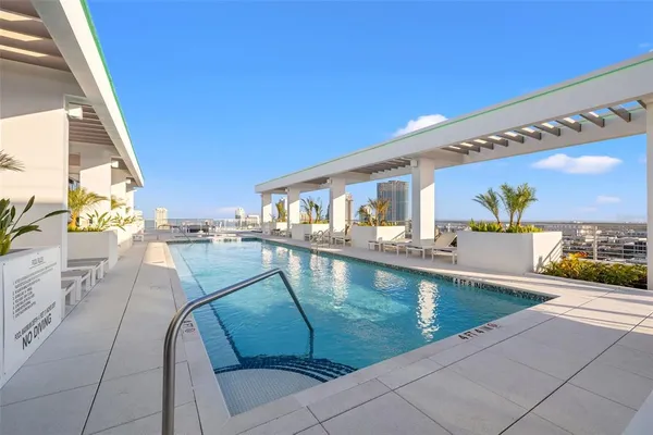 $950,000 | 777 3rd Avenue North, Unit 806, St. Petersburg, FL 33701