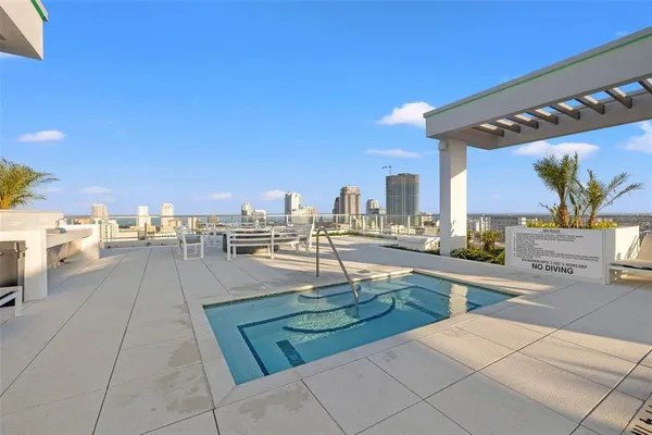 $950,000 | 777 3rd Avenue North, Unit 806, St. Petersburg, FL 33701