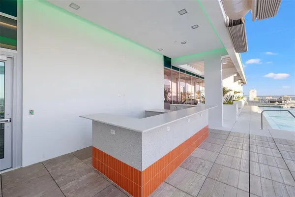 $950,000 | 777 3rd Avenue North, Unit 806, St. Petersburg, FL 33701