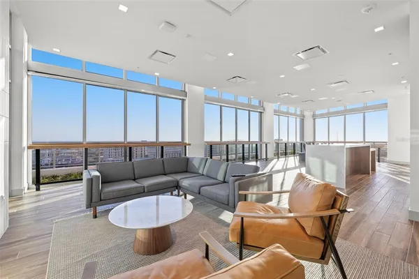 $950,000 | 777 3rd Avenue North, Unit 806, St. Petersburg, FL 33701