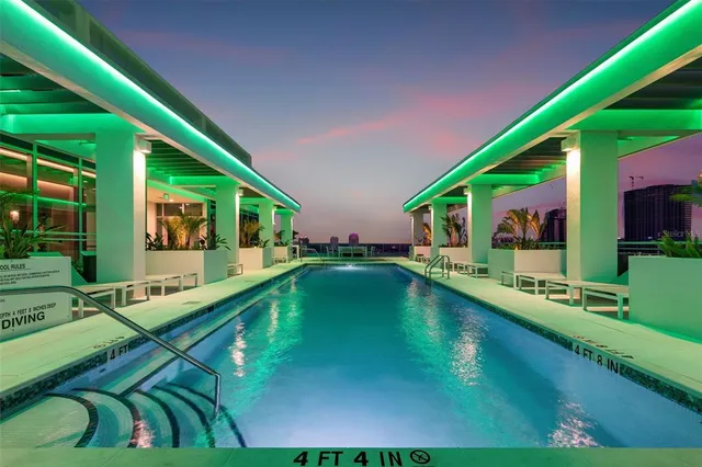 $950,000 | 777 3rd Avenue North, Unit 806, St. Petersburg, FL 33701