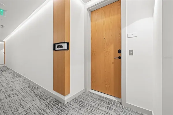 $950,000 | 777 3rd Avenue North, Unit 806, St. Petersburg, FL 33701