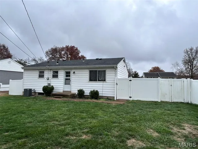 $2,000 | 245 Peffer Lane, Fenton, MO 63026