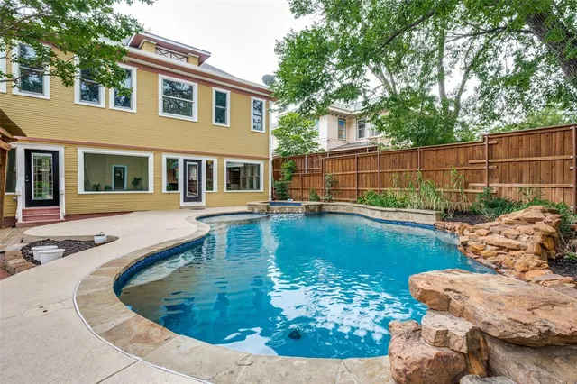 $849,000 | 716 West Oak Street, Denton, TX 76201