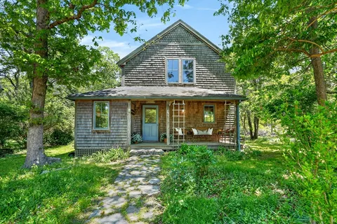 $1,175,000 | 4 Rock Pond Road, West Tisbury, MA 02568