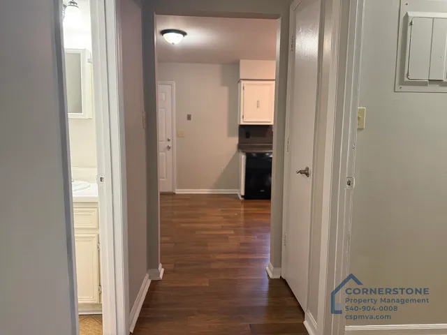 $1,200 | 106 Lee Avenue Northeast, Unit 2, Roanoke, VA 24012