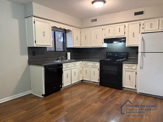 $1,200 | 106 Lee Avenue Northeast, Unit 2, Roanoke, VA 24012