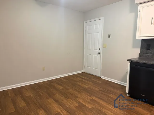 $1,200 | 106 Lee Avenue Northeast, Unit 2, Roanoke, VA 24012