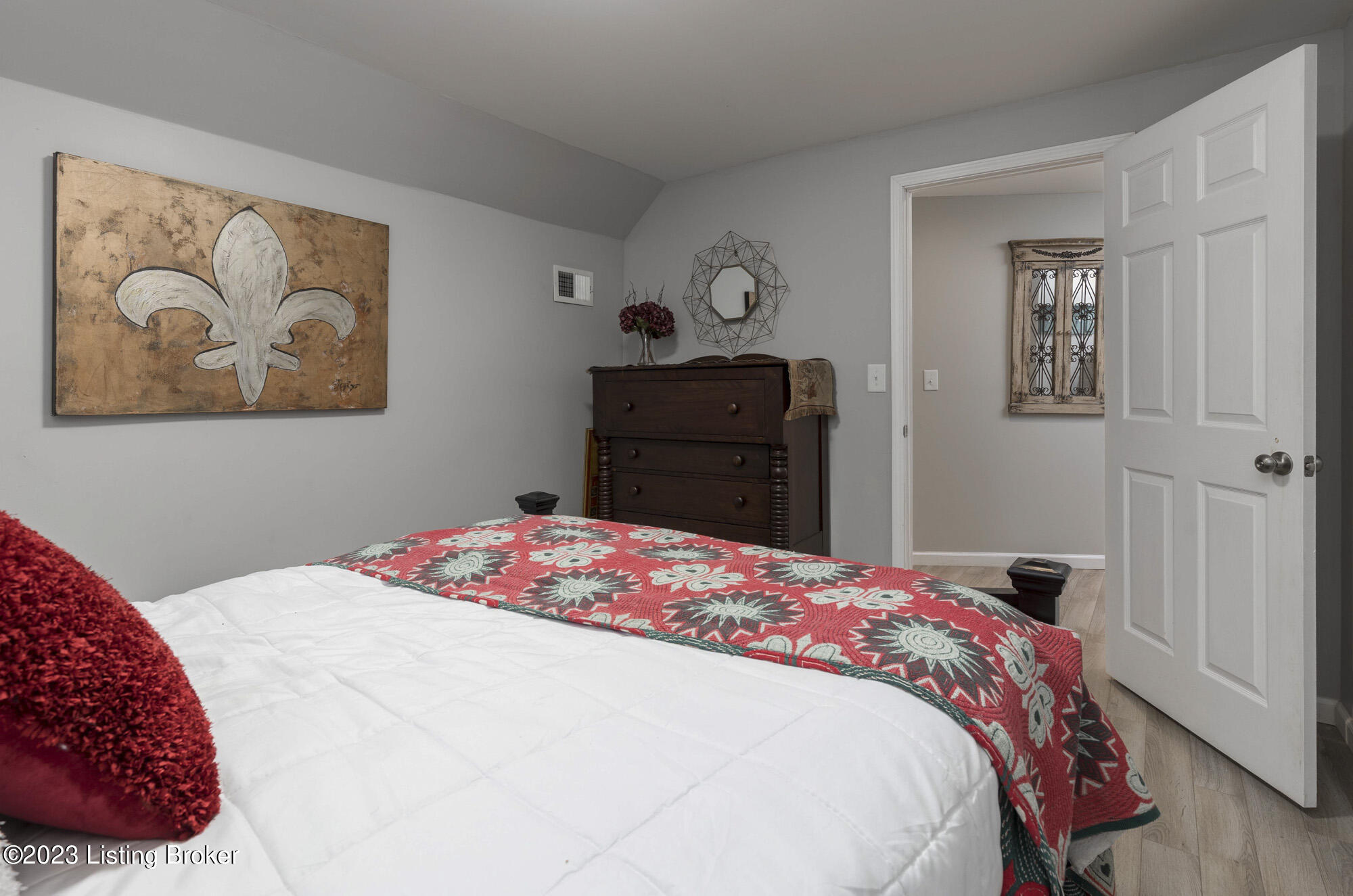 121 South Hampton Road Louisville, KY 40222 - Photo 27 of 46 Hampton028
