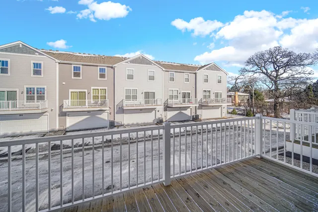 $3,000 | 203 Settlers Place, Unit 203, West Dundee, IL 60118