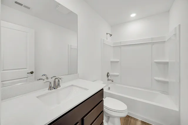 $3,000 | 203 Settlers Place, Unit 203, West Dundee, IL 60118