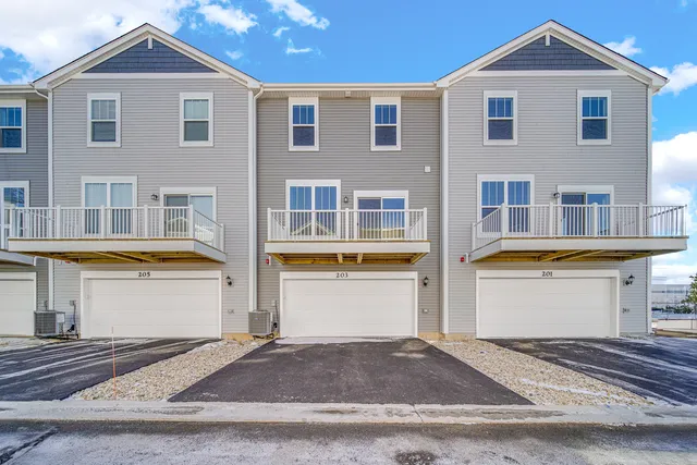 $3,000 | 203 Settlers Place, Unit 203, West Dundee, IL 60118