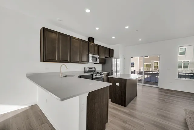 $3,000 | 203 Settlers Place, Unit 203, West Dundee, IL 60118