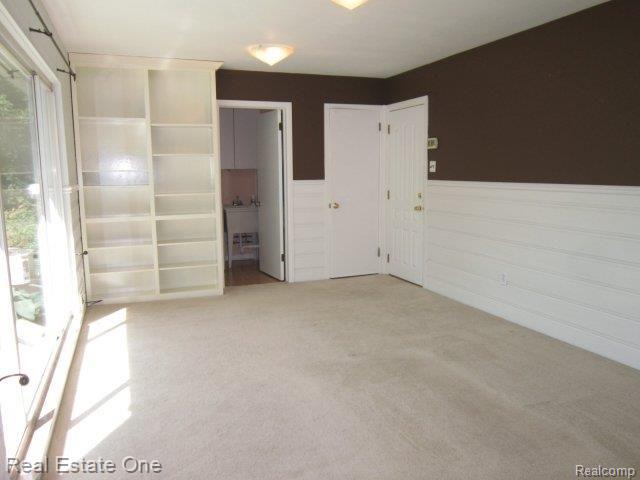 32567 Haverford Road Franklin, MI 48025 - Photo 15 of 35 family room off kitchen.JPG