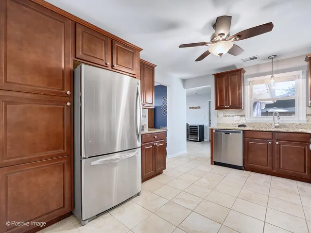 $414,900 | 1517 Sequoia Lane, Darien, IL 60561