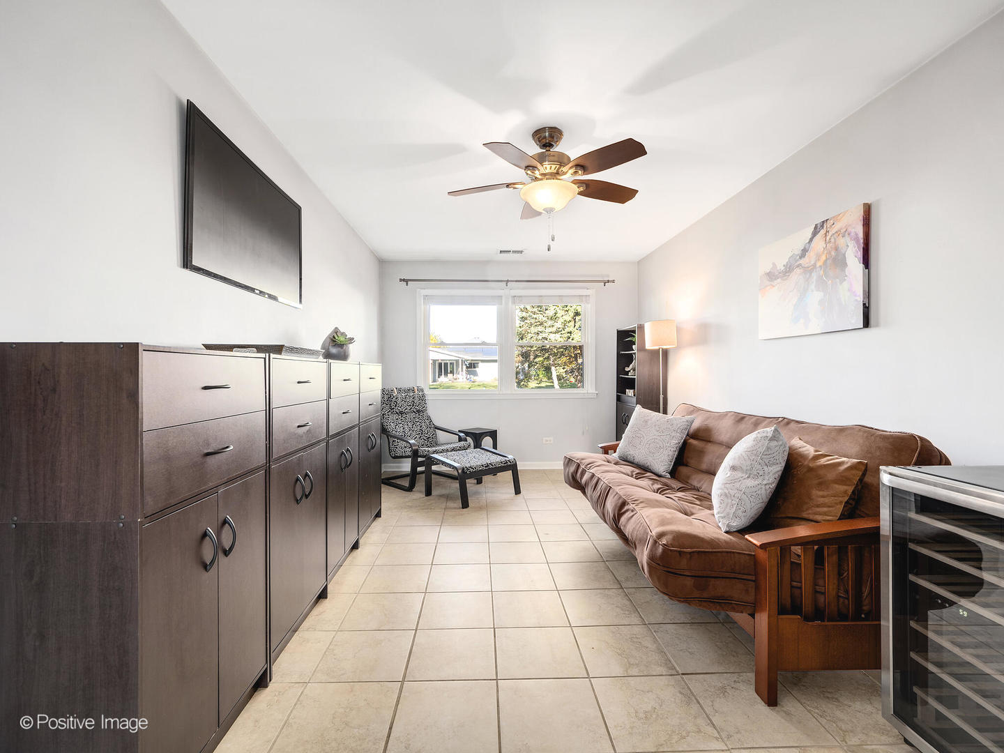 1517 Sequoia Lane Darien, IL 60561 - Photo 19 of 27 a living room with furniture