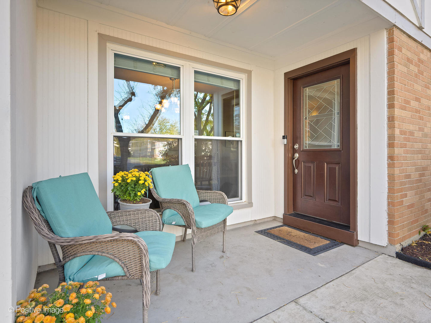 1517 Sequoia Lane Darien, IL 60561 - Photo 2 of 27 a living room with furniture and a window