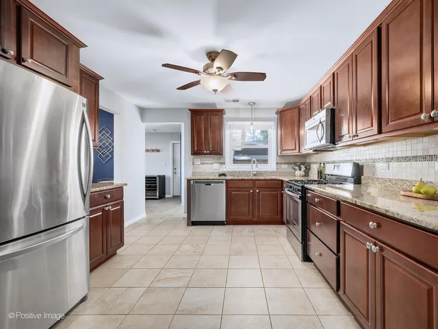 $414,900 | 1517 Sequoia Lane, Darien, IL 60561