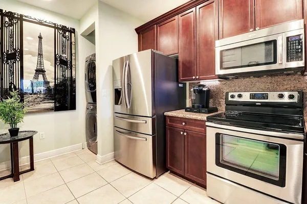 $2,600 | 400 Lake Monterey Circle, Boynton Beach, FL 33426