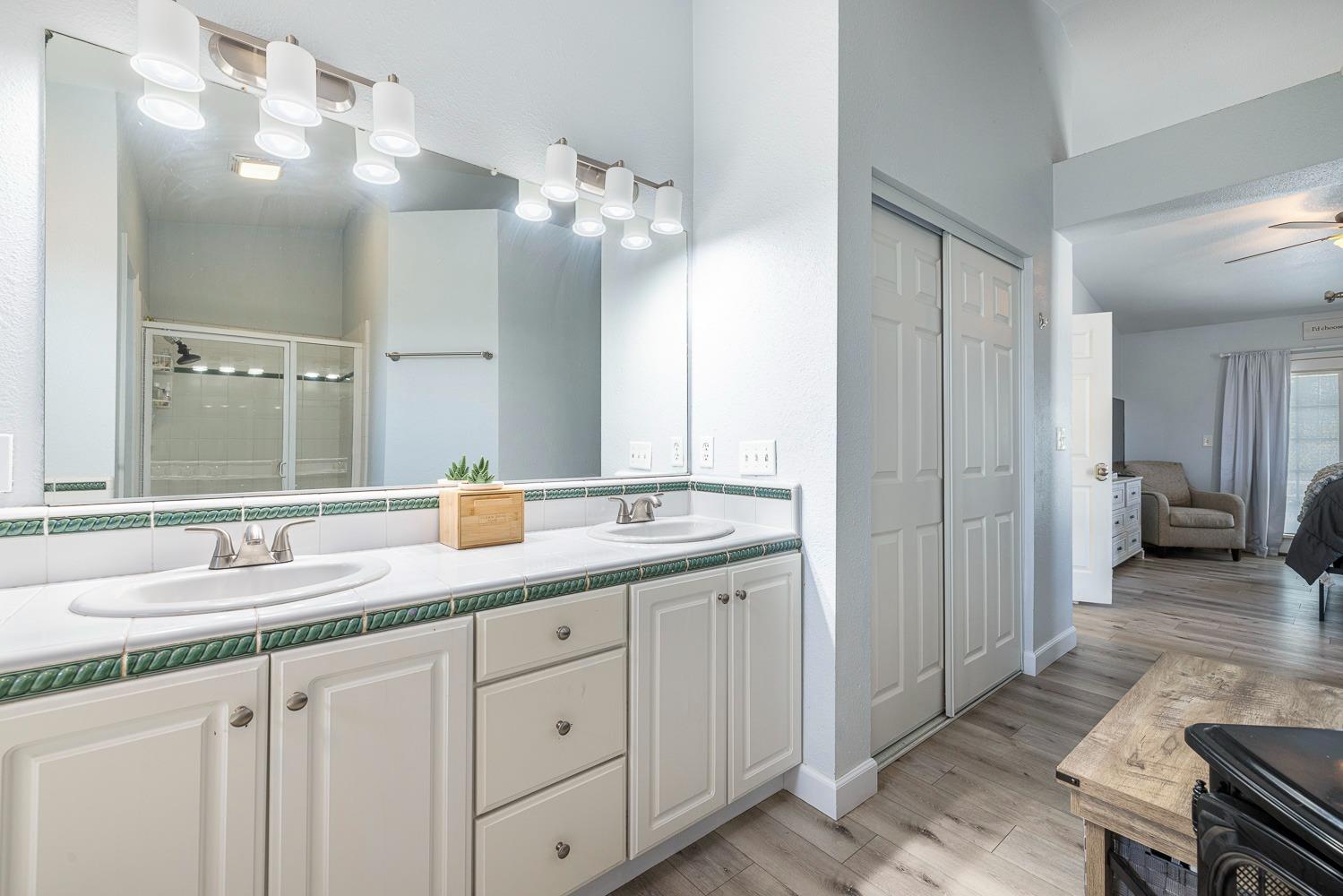 3232 Greenfield Avenue Clovis, CA 93611 - Photo 26 of 38 a en suite bathroom with double sink and a mirror