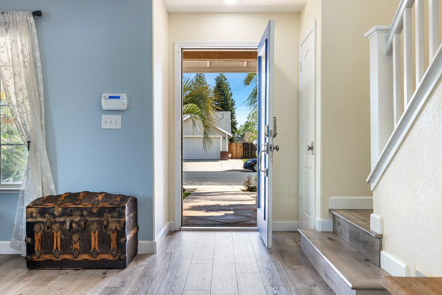 3232 Greenfield Avenue Clovis, CA 93611 - Photo 6 of 38 a room with a bed and a chair