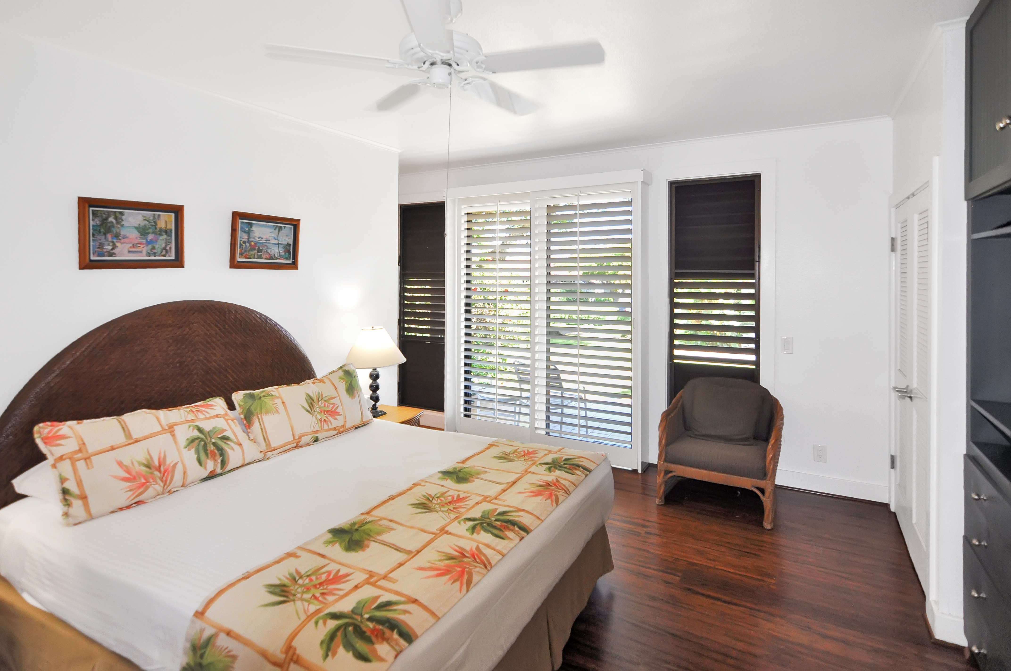2253 Poipu Road, Unit 244 Koloa, HI 96756 - Photo 12 of 20 a bedroom with a bed and a chair