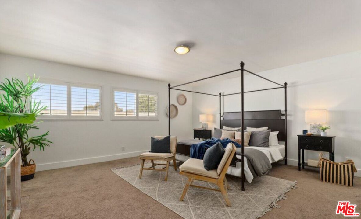 6624 South Springpark Avenue, Unit 5A Los Angeles, CA 90056 - Photo 13 of 23 a living room with furniture