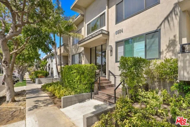 $4,200 | 6624 South Springpark Avenue, Unit 5A, Los Angeles, CA 90056