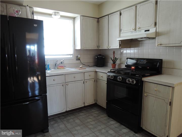 27 Kay Road Yardville, NJ 08620 - Photo 6 of 15 Kitchen