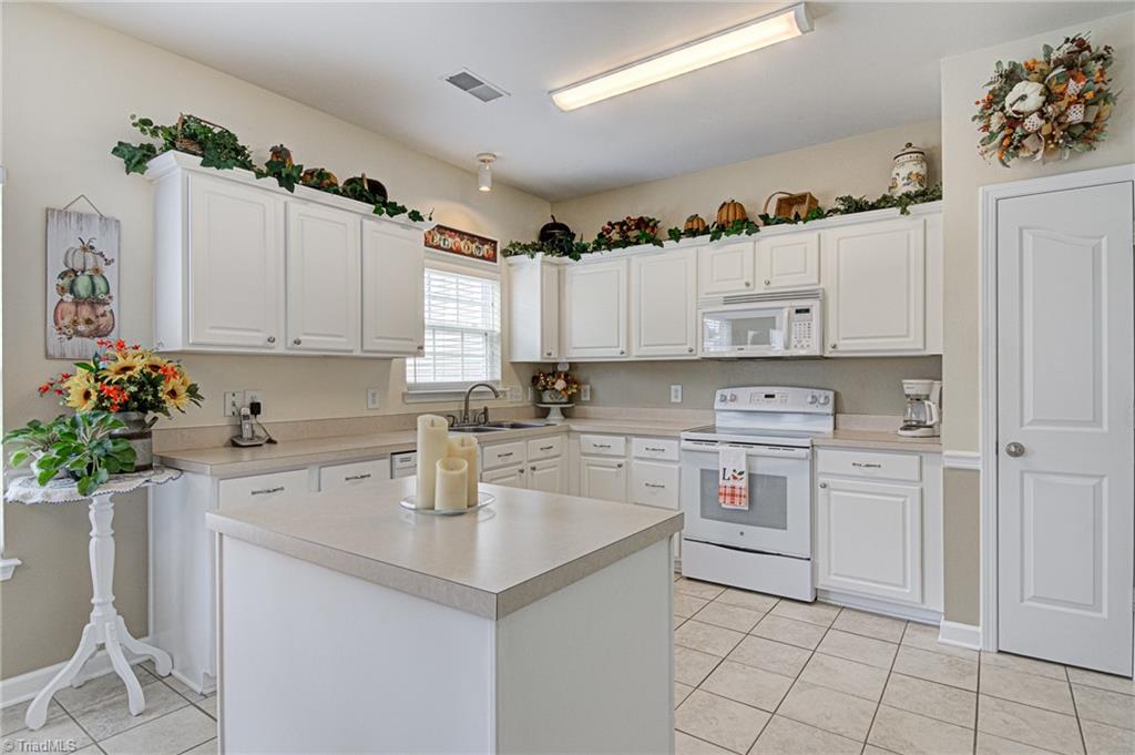 896 Hedgepath Terrace High Point, NC 27265 - Photo 16 of 45 Gallery Image 16