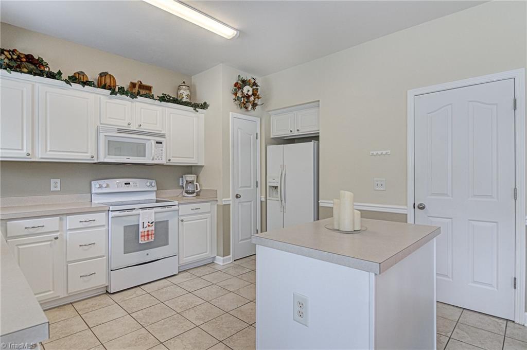 896 Hedgepath Terrace High Point, NC 27265 - Photo 17 of 45 Gallery Image 17
