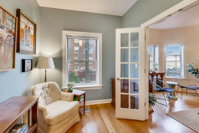 $399,900 | 1849 West Waveland Avenue, Unit 1, Chicago, IL 60613