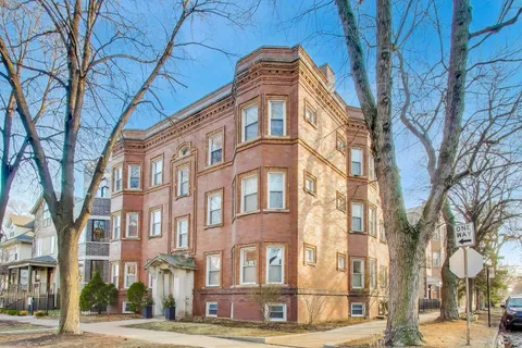 $399,900 | 1849 West Waveland Avenue, Unit 1, Chicago, IL 60613