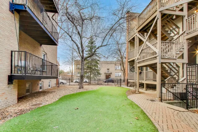 $399,900 | 1849 West Waveland Avenue, Unit 1, Chicago, IL 60613