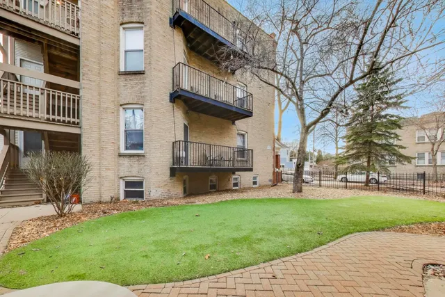 $399,900 | 1849 West Waveland Avenue, Unit 1, Chicago, IL 60613